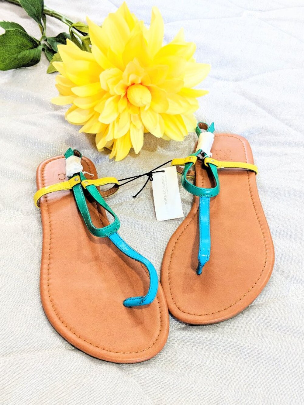 *NY & Co Flat Sandals T-Strap Sz 9